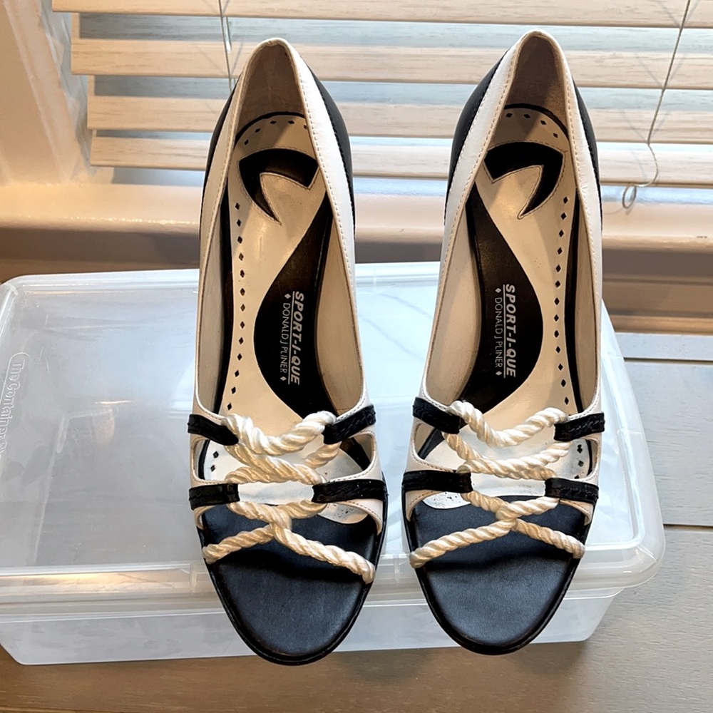 Donald J Pliner Wedges